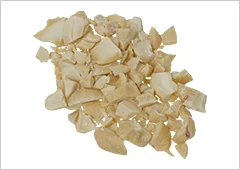 砕かれたカシューナッツの写真