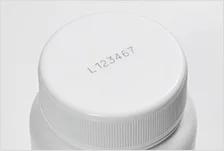 UVレーザーマーカーLinx UVG　樹脂ボトルの蓋への印字例